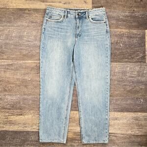 1. State light wash relaxed straight leg jeans size 31 B136